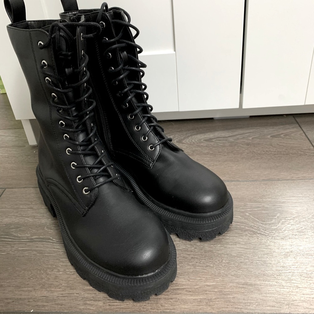 BRAND NEW Missguided Chunky Boots! Size 8!